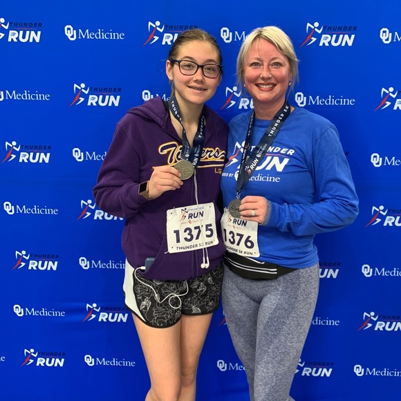 Hello! I’m Helen :) Like ♥️ this post to find my closet for future poshing! - Picture 5 of 13